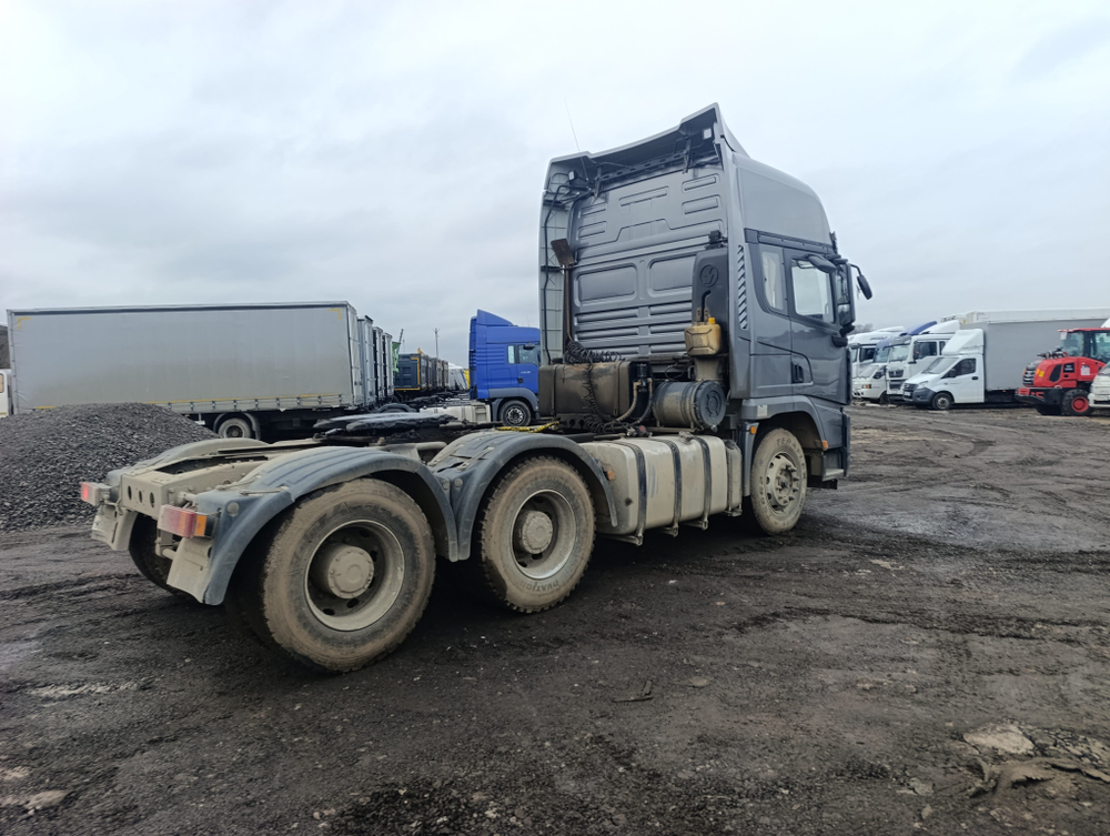 Shacman (Shaanxi) SX* 6x4 Седельный тягач SX42584V324 (Дизельный, 11,6 л, 423 л.с., МТ)