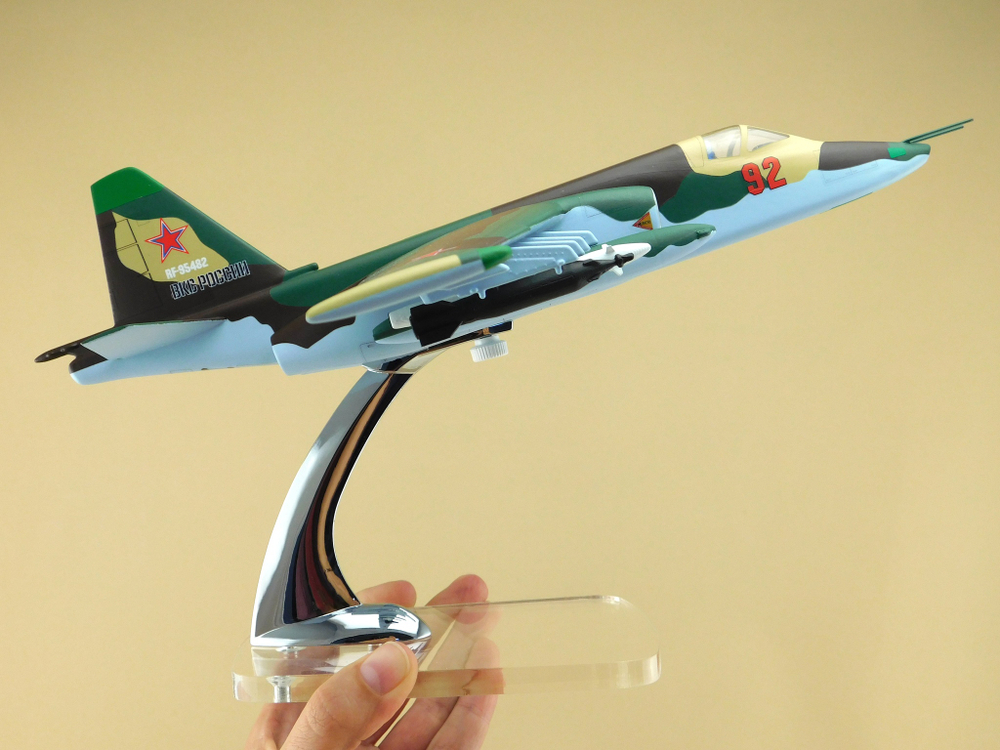 Модель самолета Су-25 (М1:48 ВКС России, RF-95482, 92, Камуфляж)