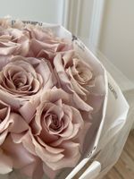 Букет 9 роз в кремовом оттенке в оформлении