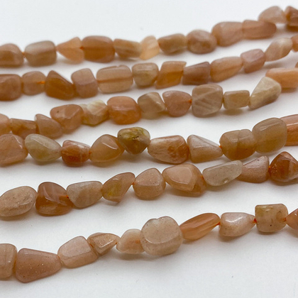 Солнечный камень бусины, галтовка, размер около 5-8 мм, цена за нить 39 см