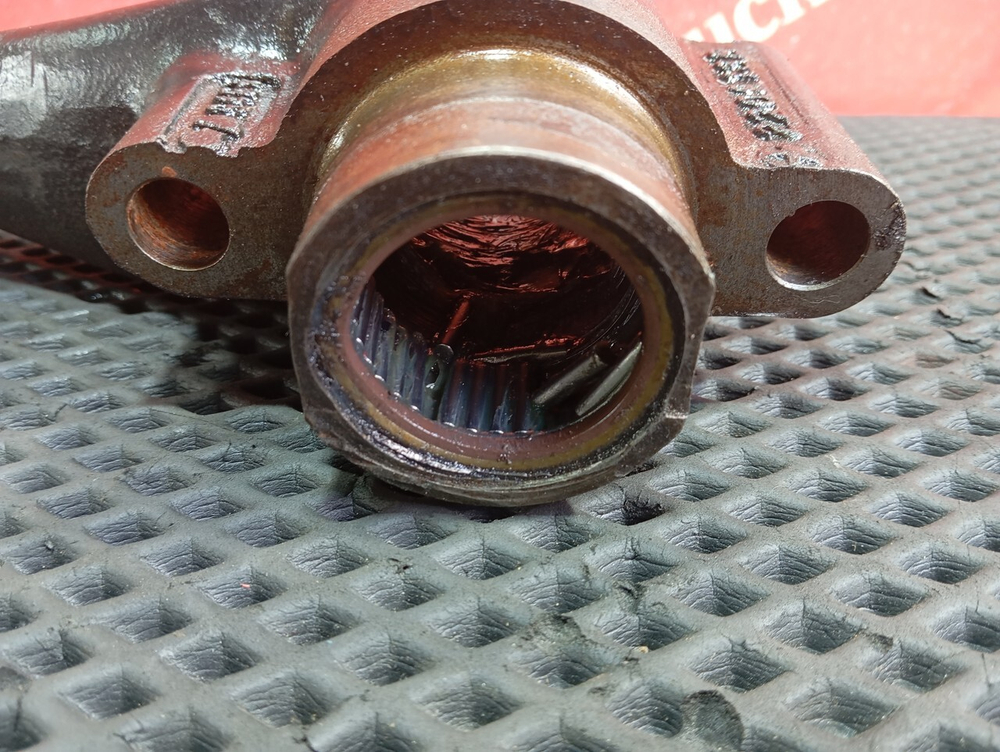 Кронштейн энергоаккумулятора правого 2024г