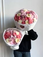 предзаказ - сборный букет из хризантемы, маттиолы, кустовых пионовидных роз и диантусов роз - размер S