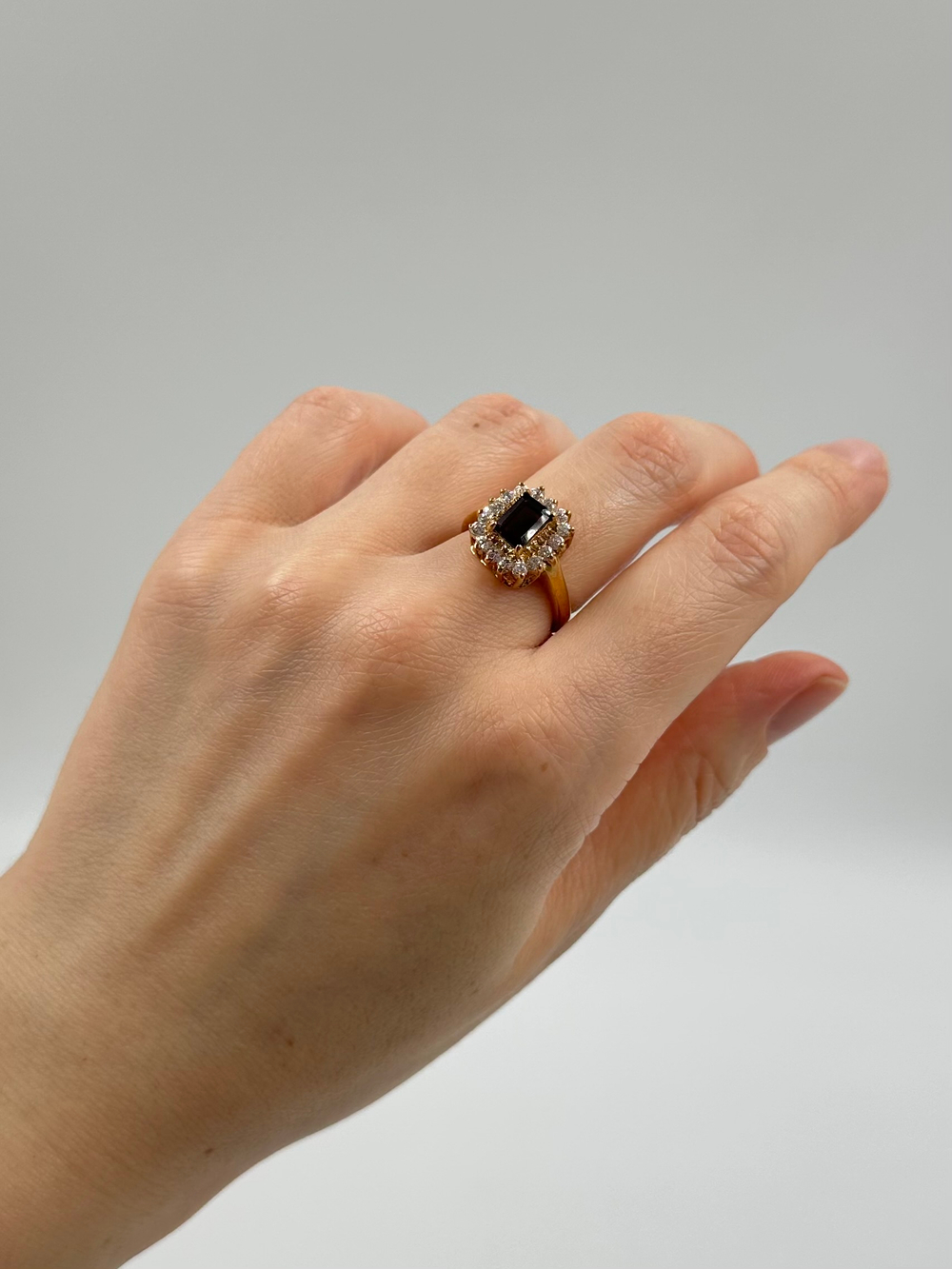 Кольцо с кристаллами