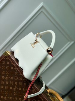 Louis Vuitton Capucines BB