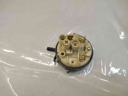 586 Датчик уровня воды (Прессостат) для стиральной машины Beko 2801560100 1250/780-2940 б/у