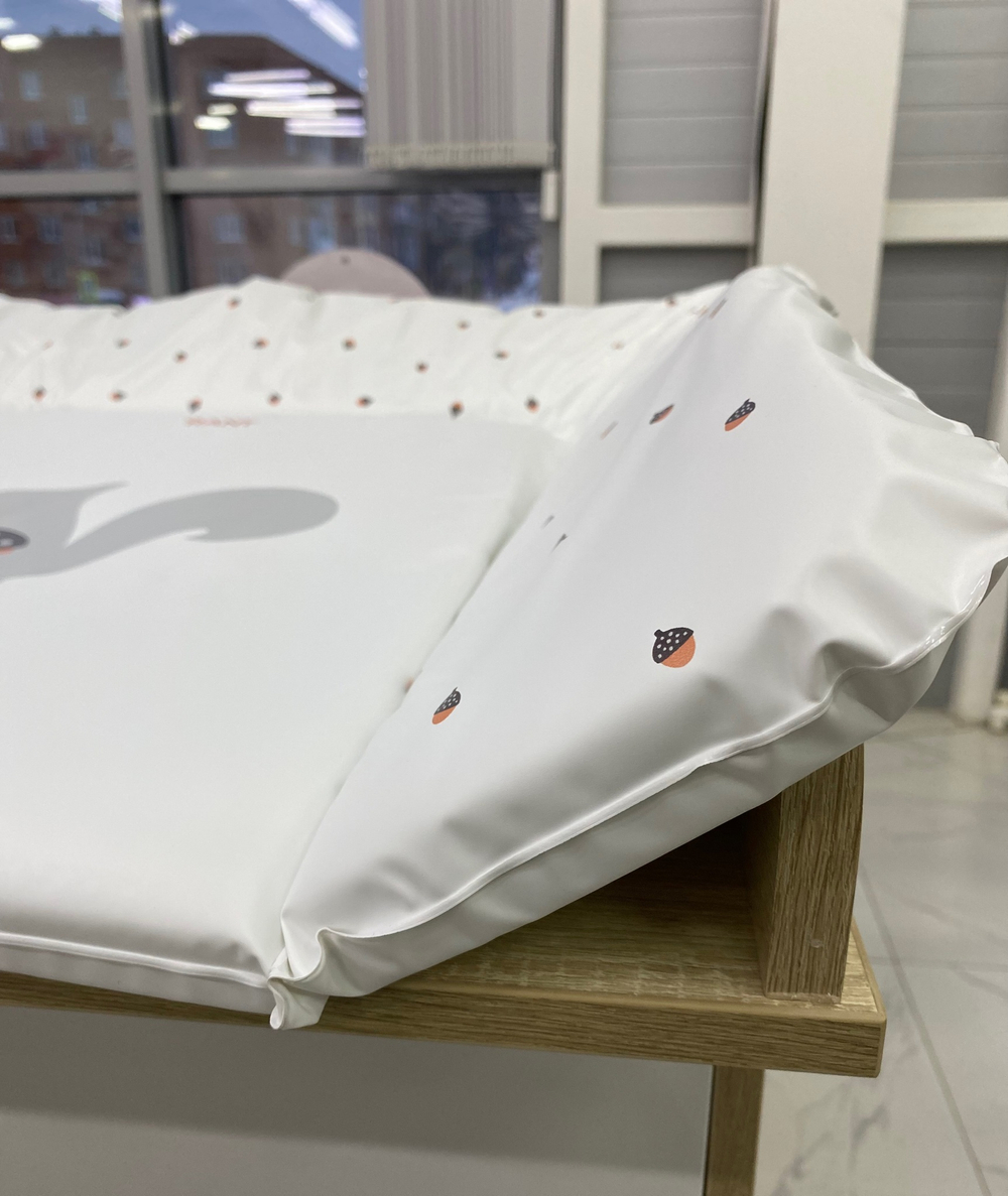 Пеленальный матрасик №2 MOW baby "Nuts" (80х71)