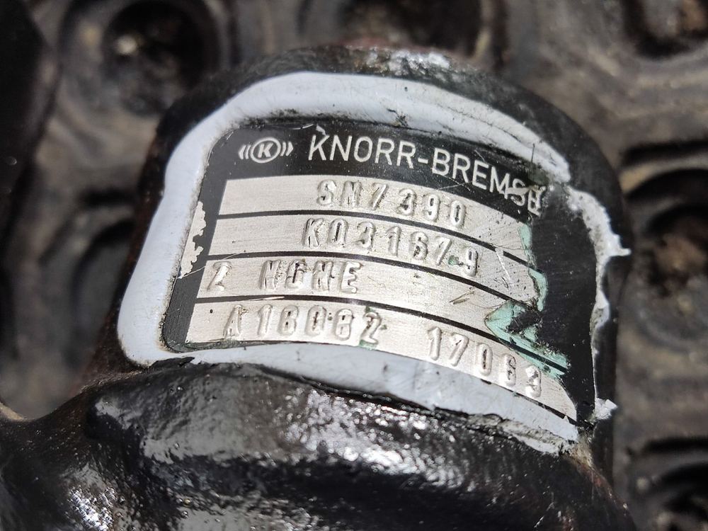 Суппорт передний правый 2016г.