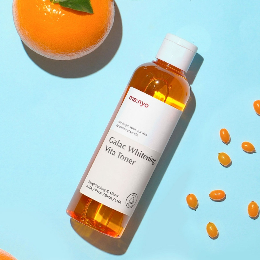 Мультивитаминный тоник для тусклой кожи Manyo Galac Whitening Vita Toner