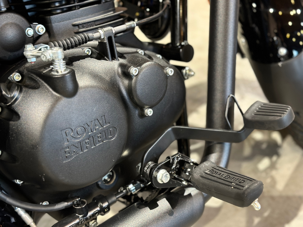 Royal Enfield Meteor 350 Fireball Yellow