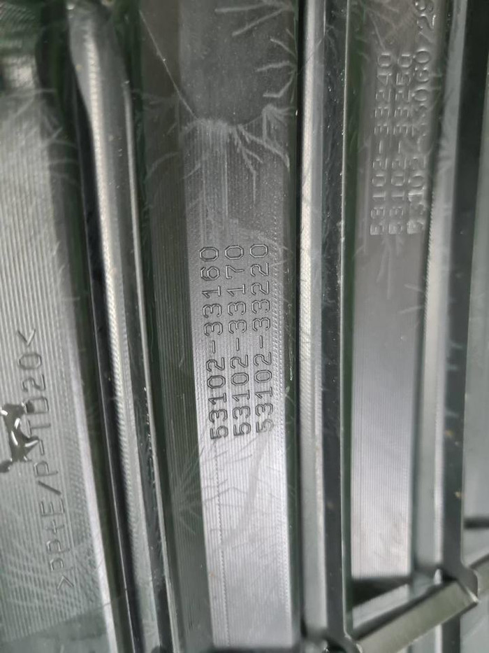 Решетка переднего бампера Toyota Camry xv70 17-21