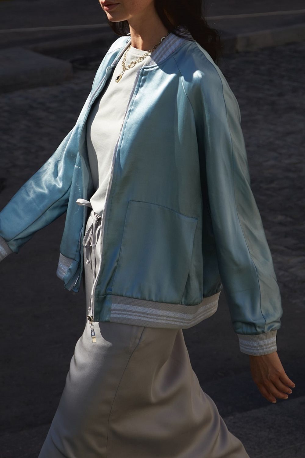 Бомбер голубой вискоза