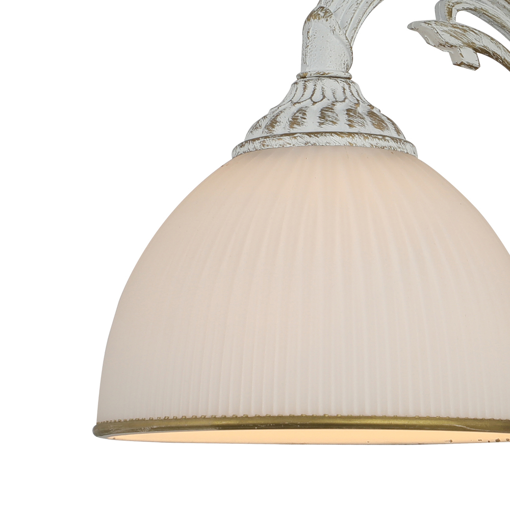 Настенный светильник 1x40Вт E27, металл/стекло, белый с патиной, белый матовый плафон