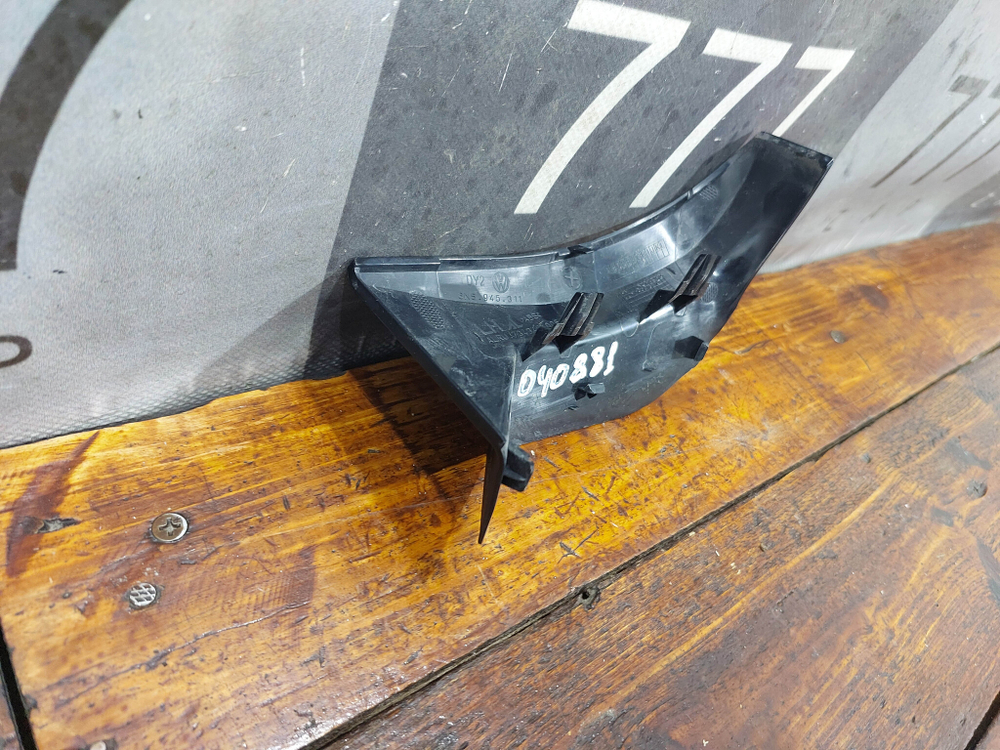 Накладка фонаря заднего левого Volkswagen Polo 6 20-нв Б/У Оригинал 6N5945311