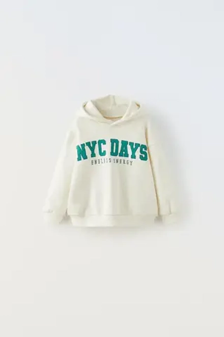 ZARA ТОЛСТОВКА В СТИЛЕ ПРЕППИ С НАДПИСЬЮ "NYC DAY", ЭКРЮ