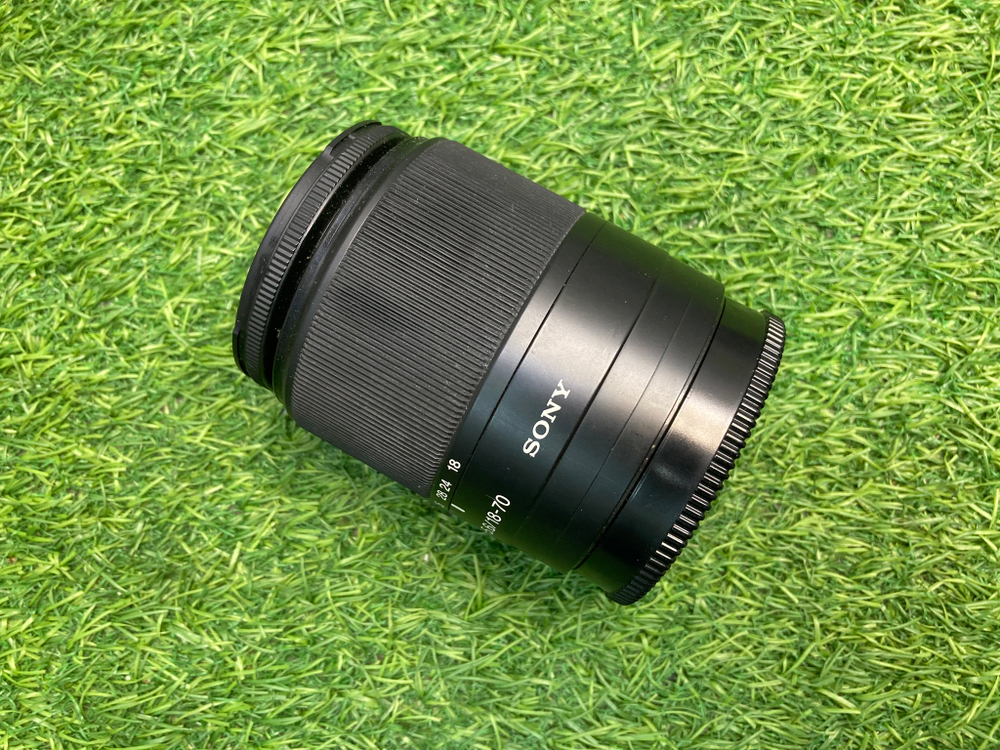 Sony DT 18-70mm 3.5-5.6