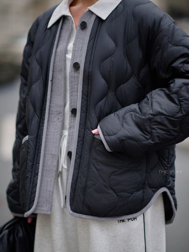 Утепленная женская куртка черного цвета