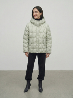 Легкая пуховая куртка на кнопках