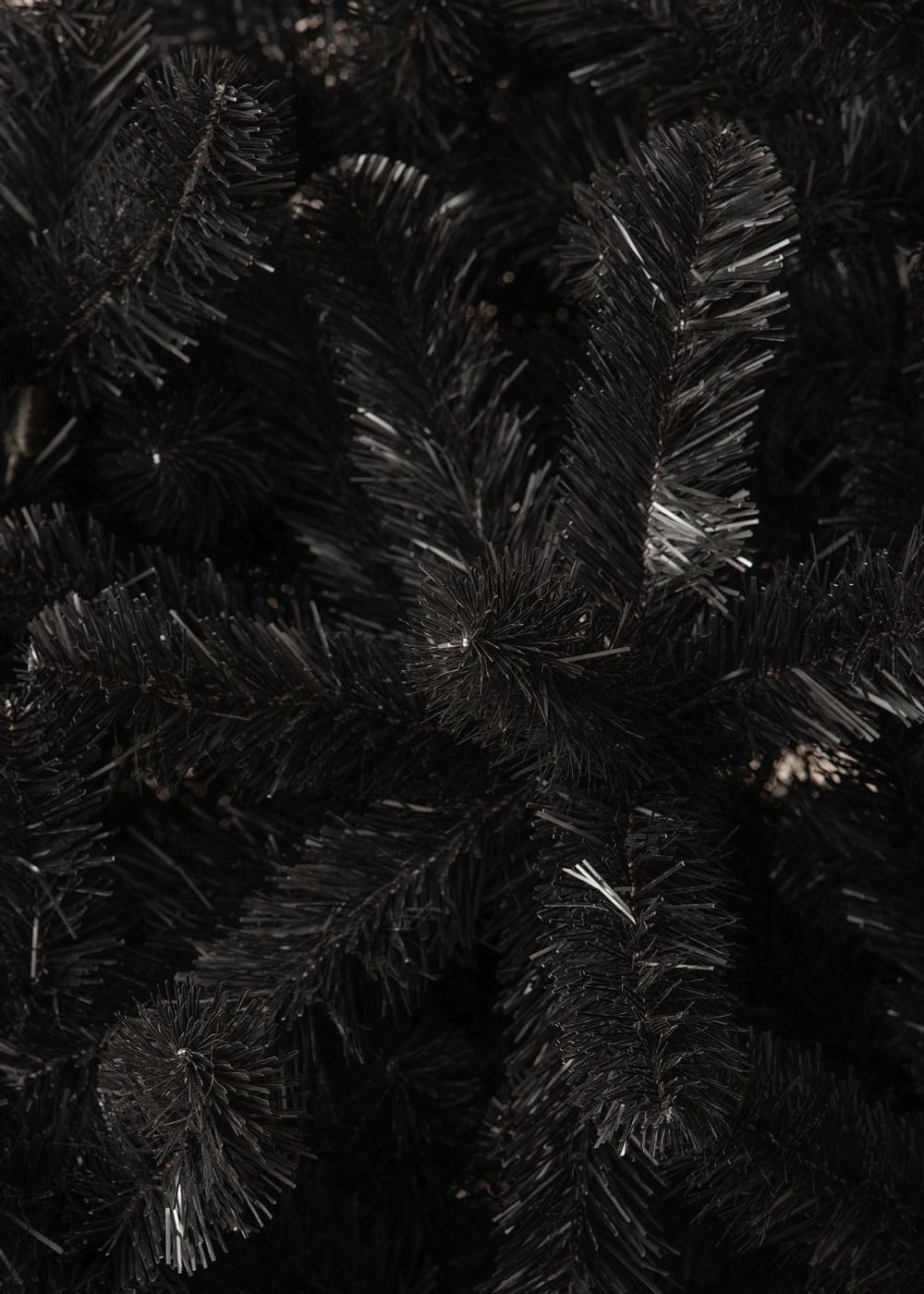 Искусственная черная елка «Чёрная жемчужина» 180 см / 1.8 м