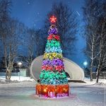 Светодинамическая елка каркасная - встроенная гирлянда: цветная -"Уральская" высота от 4 до 30 м