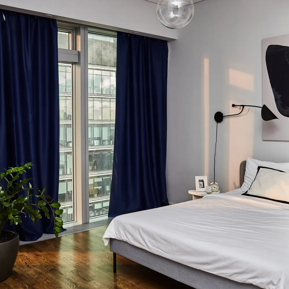 Темно-синие портьеры