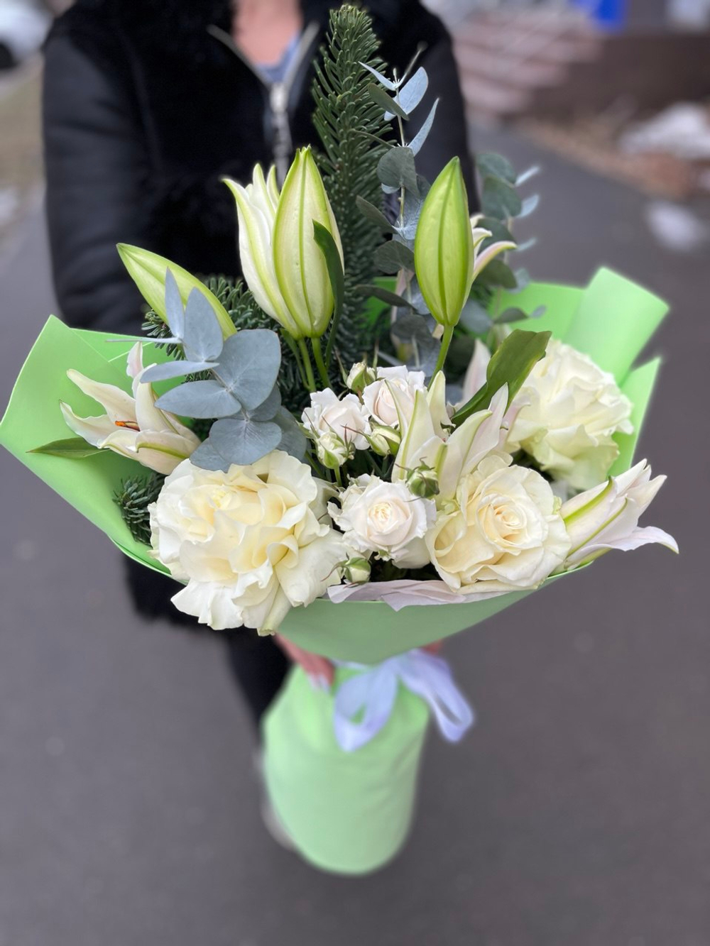 букет "Лилия и хвоя"