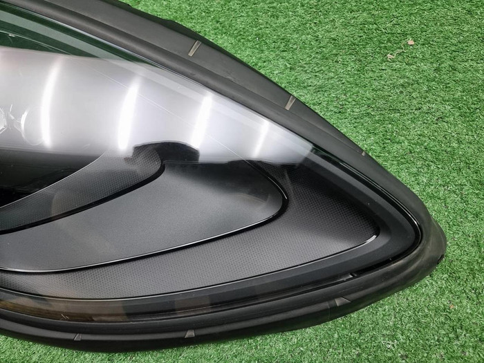 Фара правая Porsche Macan 95b (2018-2021) LED