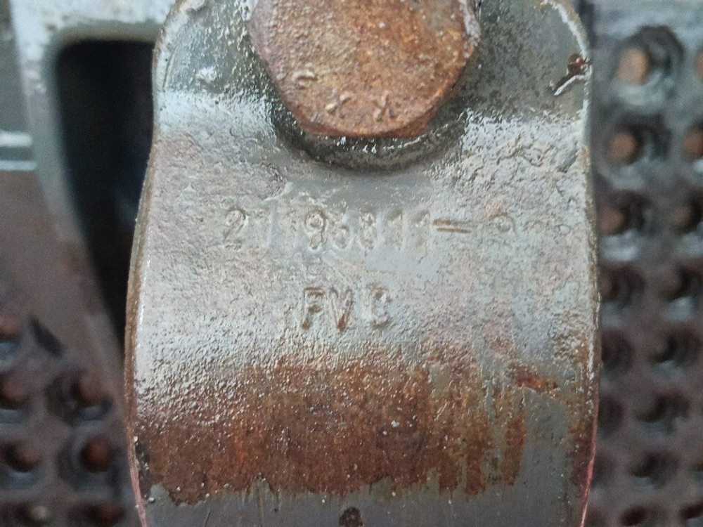 Кронштейн пневморессоры левый 2017 г.