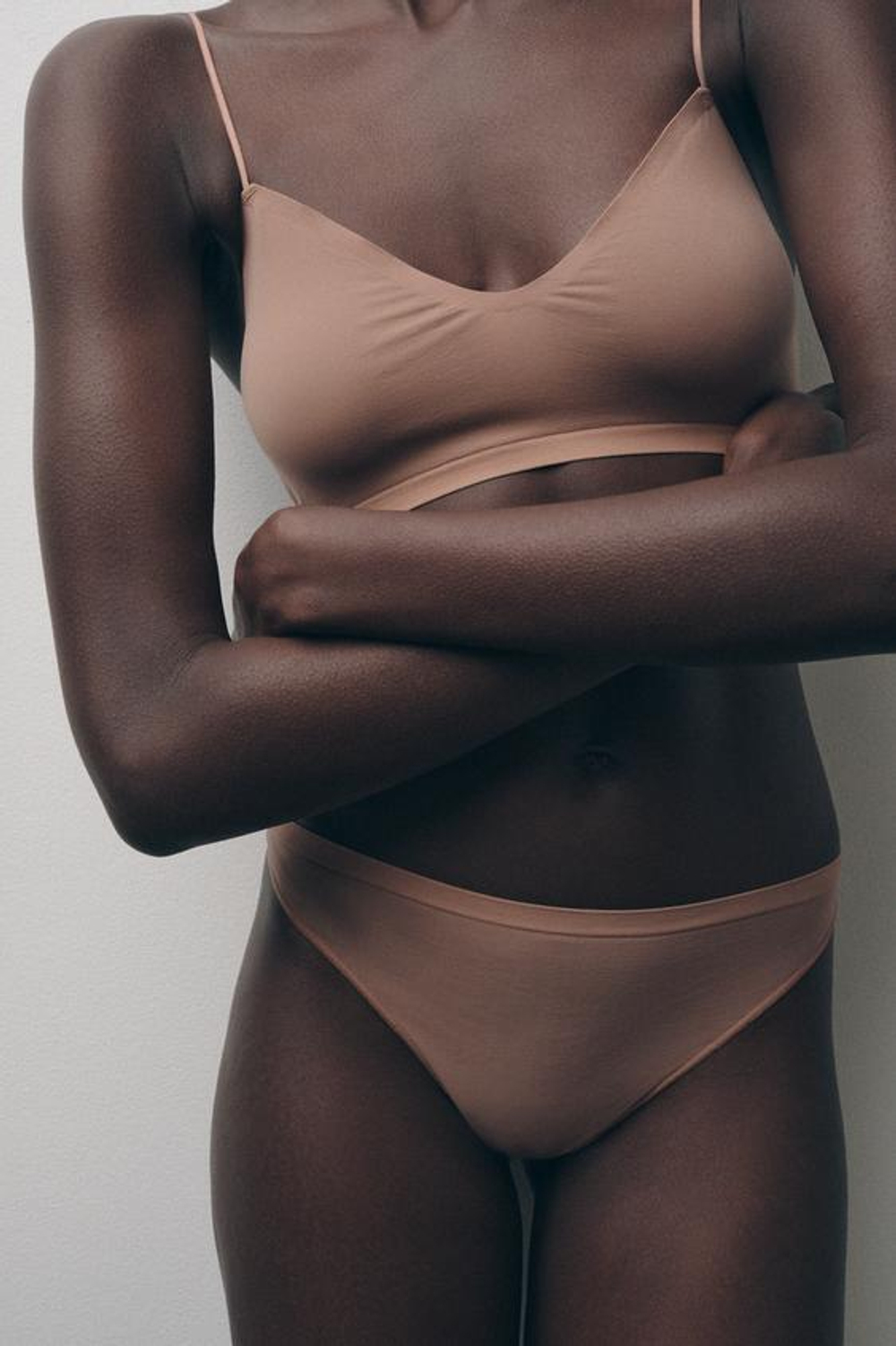 ZARA ТРУСЫ-ТАНГА ИЗ ПОЛИАМИДА, БЕЖЕВЫЙ