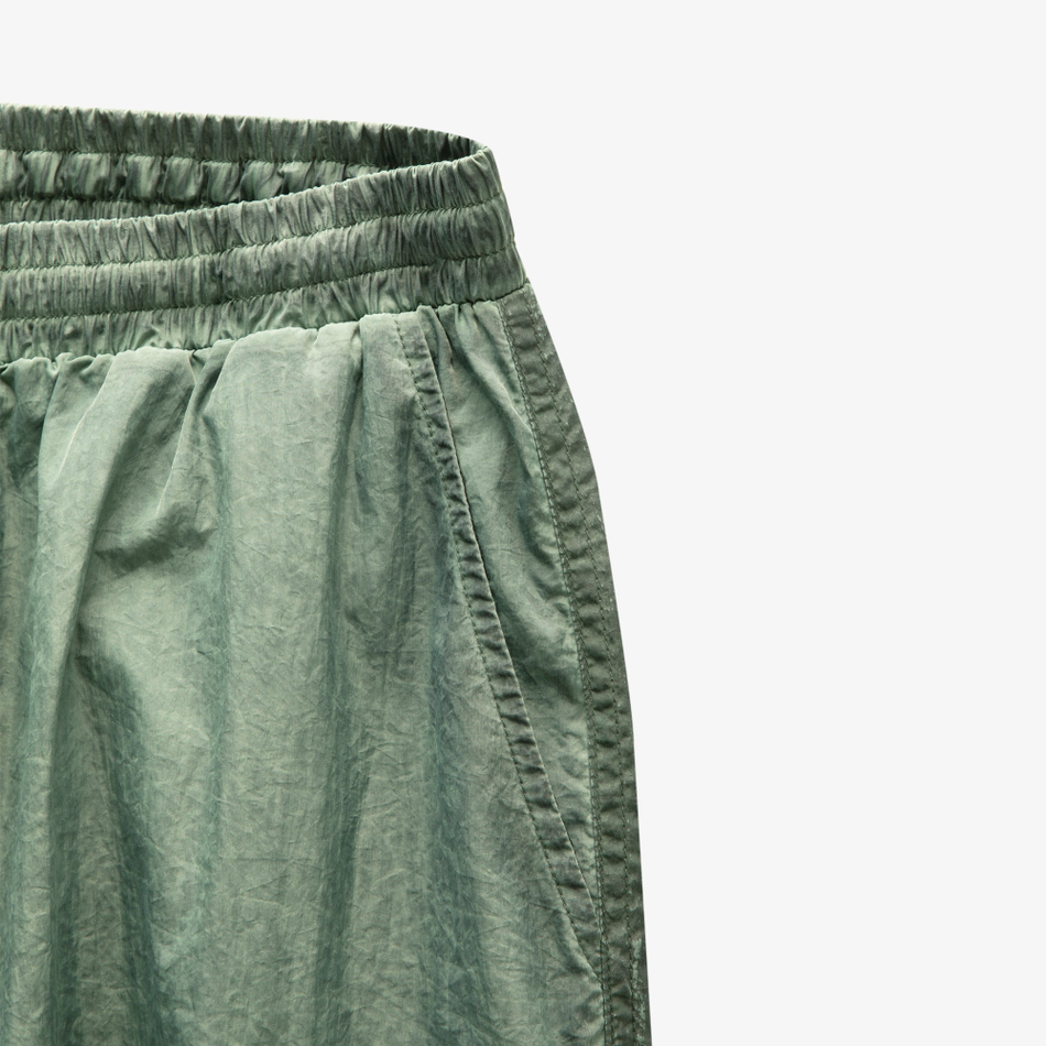 NLN_GMD_PNTS Metal Effect Green