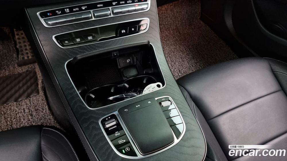 Mercedes-Benz E-Class W213 E220d 4MATIC AMG Line (07.2021)
