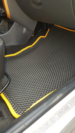 Автоковрики для Renault Logan Stepway. Рычаг бензобака посередине порога. Для салона без доп. пластиковых защит ковролина.