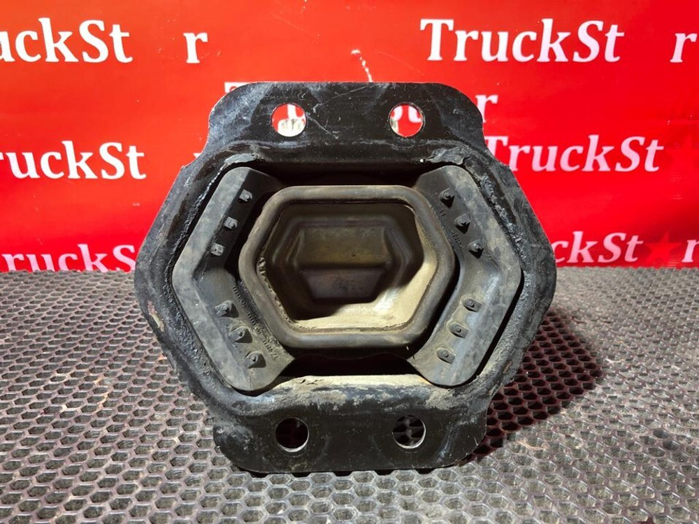 Подушка двигателя задняя