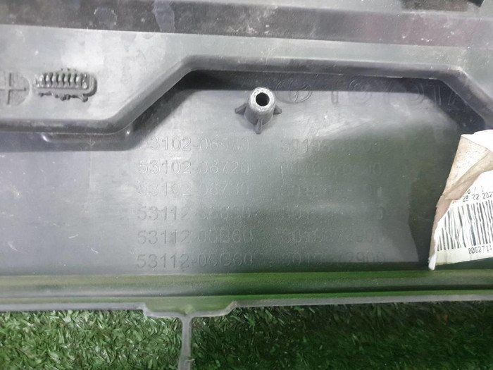 Решетка переднего бампера Toyota Camry xv70 (2020-н.в.)