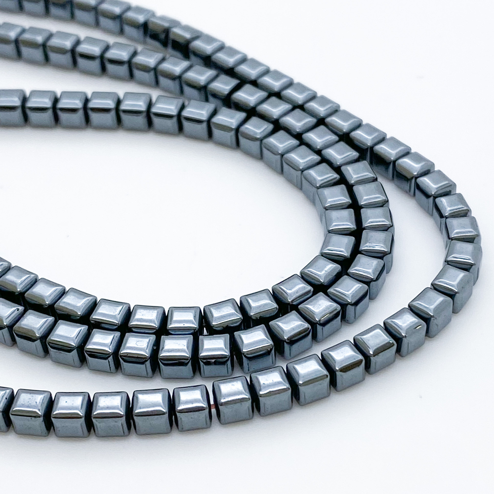 Гематит (имитация), цвет черный, размер 4 мм, цена за 51-52 шт (1/2 нити)