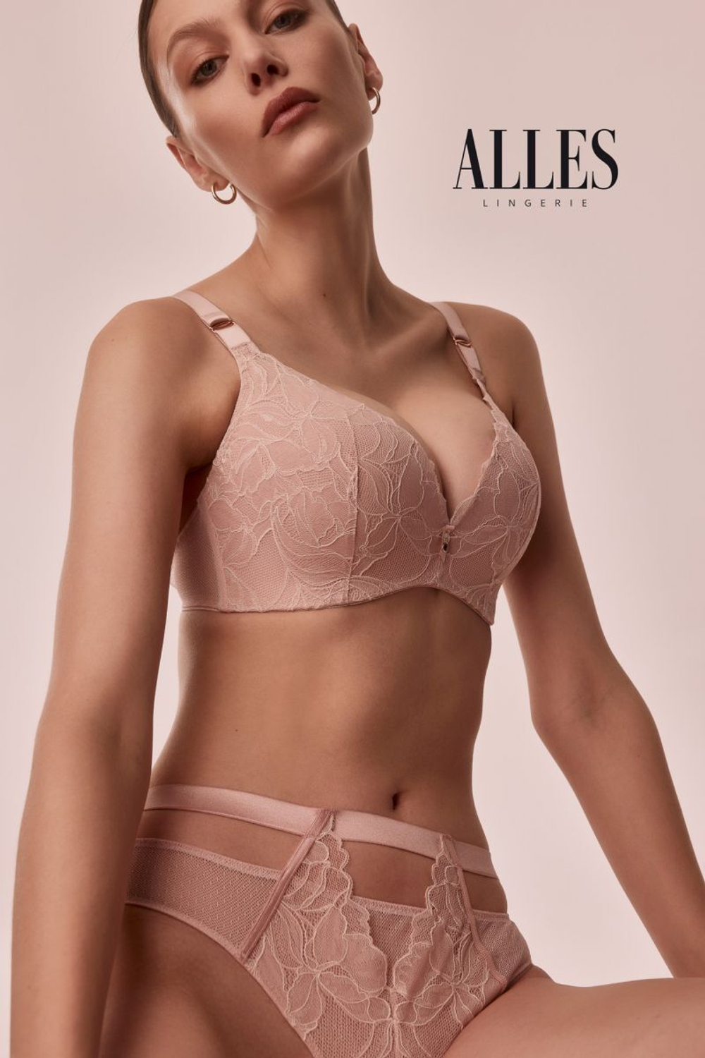 Трусики-стринги Glow (Размер: 42) (Цвет: пудровый)