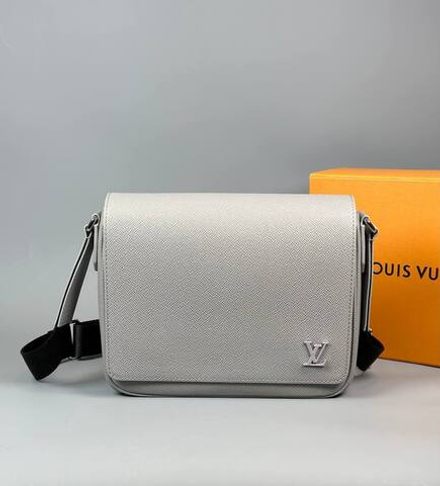 Сумка-мессенджер Louis Vuitton