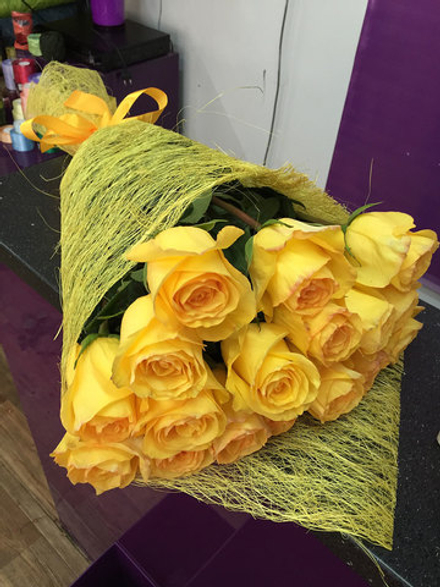 Букет желтых метровых роз
