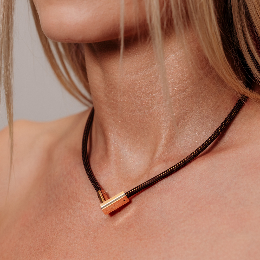 Ожерелье PHITEN RAKUWA NECKLACE MG CHOPPER SQUARE серебряно-золотое