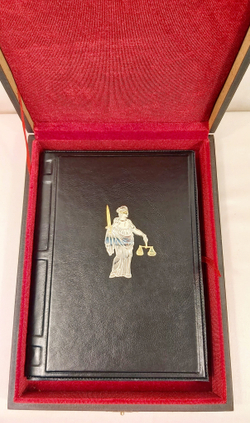 Ежедневник А5 «Подарок юристу №3»  в подарочном футляре (Златоуст)