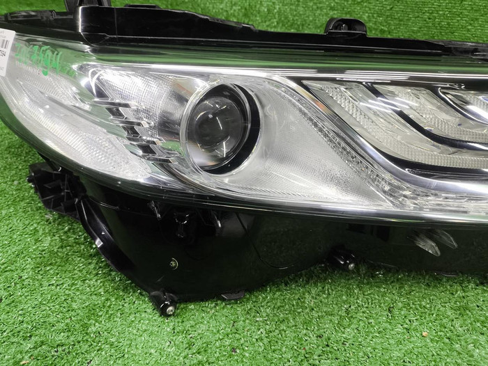 Фара правая Toyota Camry xv70 (2017-2021) LED