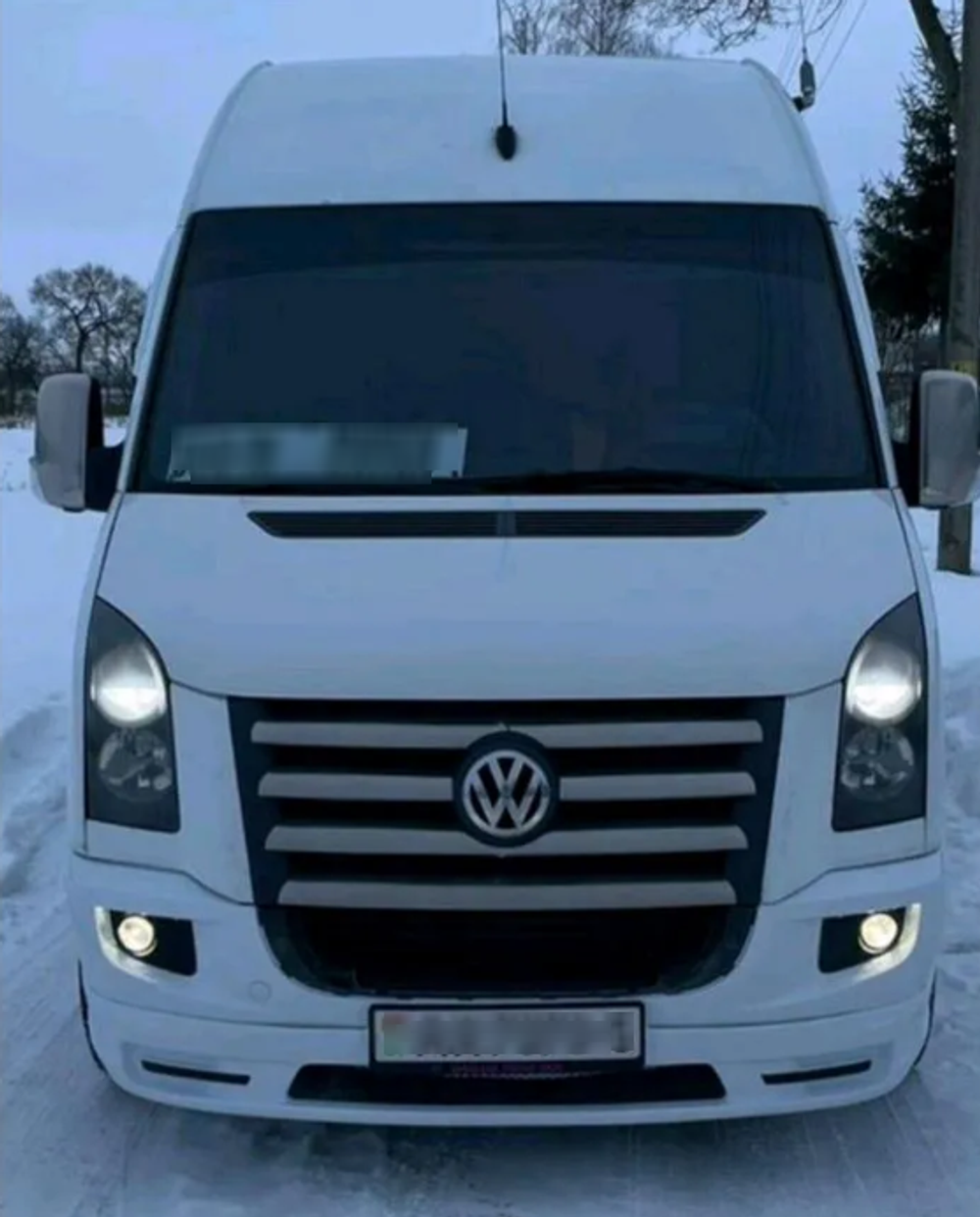 Накладка на передний бампер Volkswagen Crafter 1