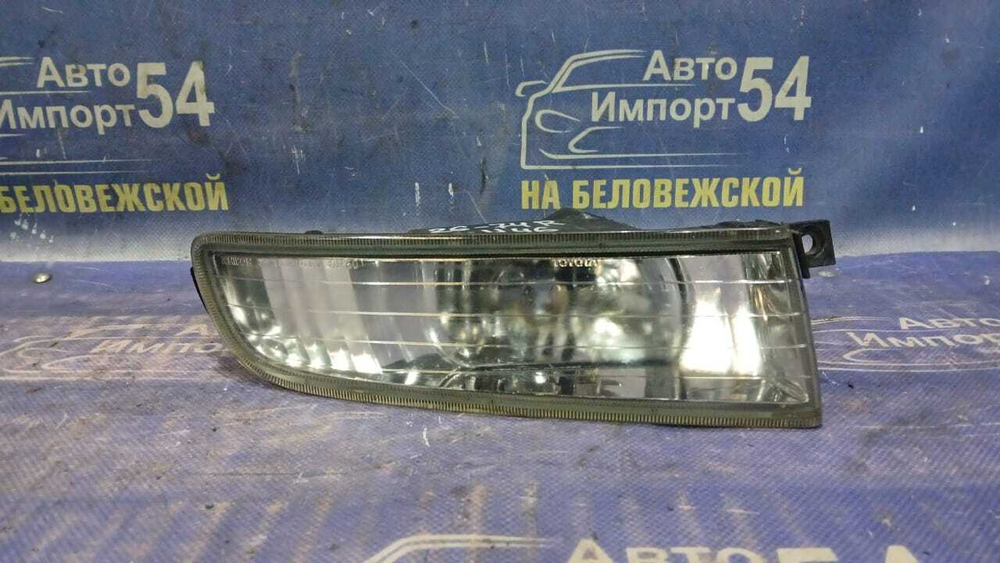 Туманка правая TOYOTA REGIUS 2001
