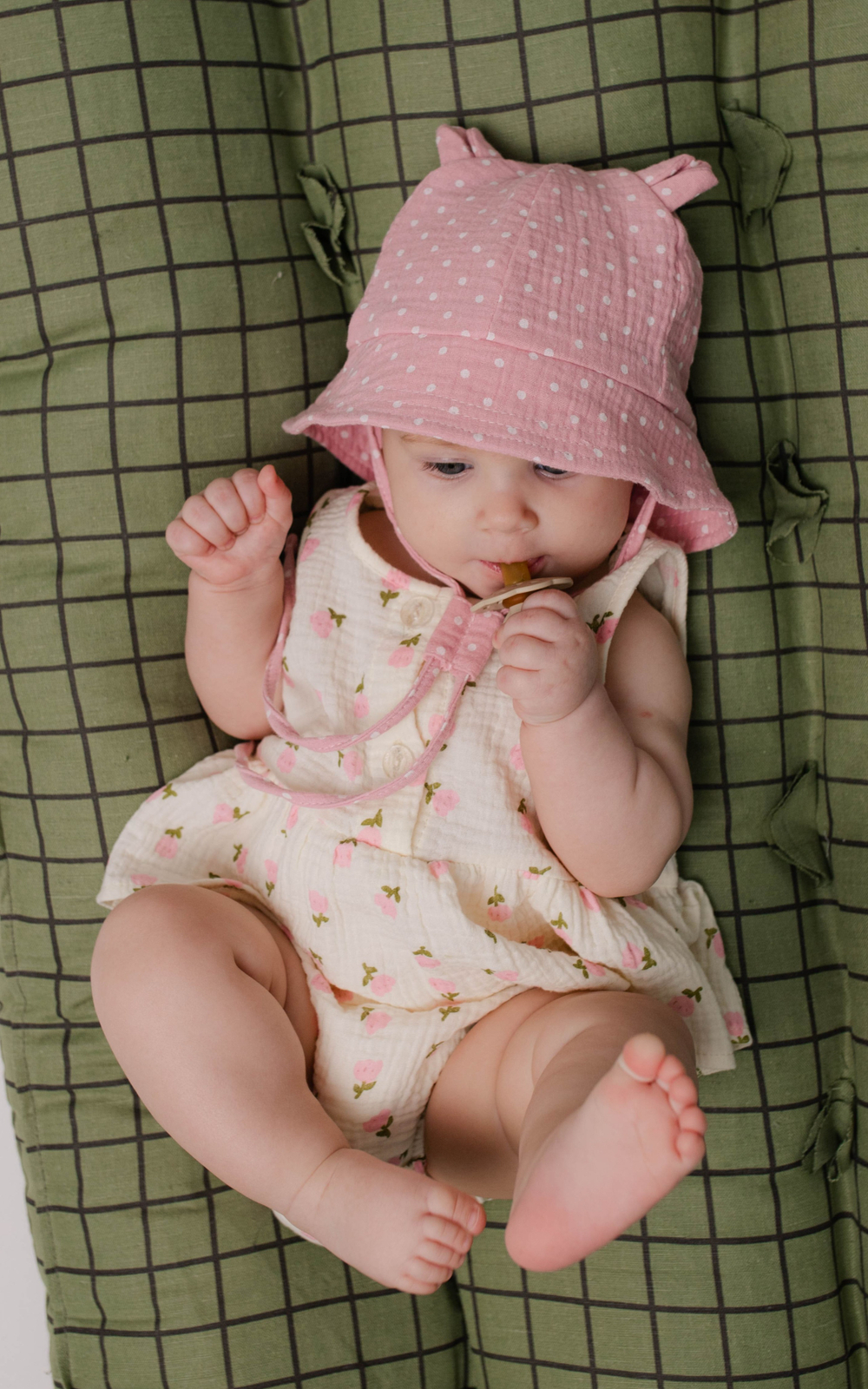 Панамка из муслина (горошек на розовом)