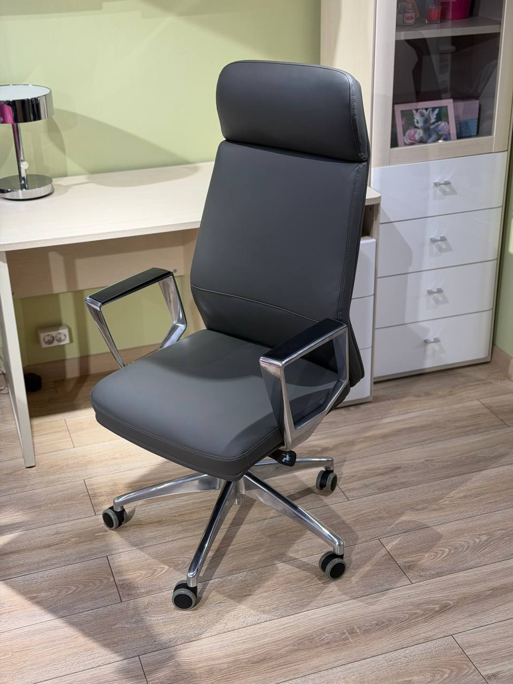 Кресло офисное 2818 982662##GREY color LEATHER