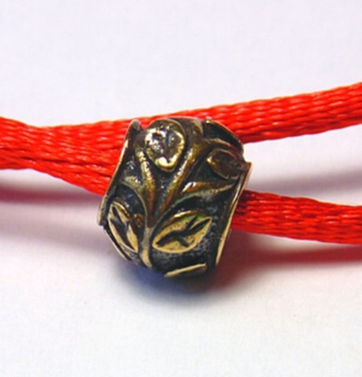 Красная нить с веточкой для здоровья 2 см