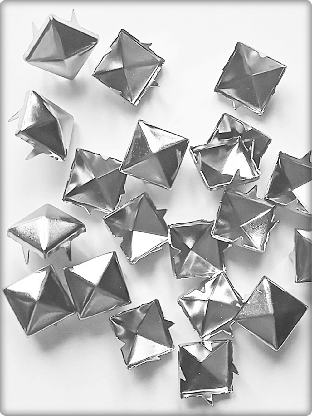 Клепки "Пирамидка" 10х10мм (50шт) для декора сумок, браслетов, рюкзаков, кепок.