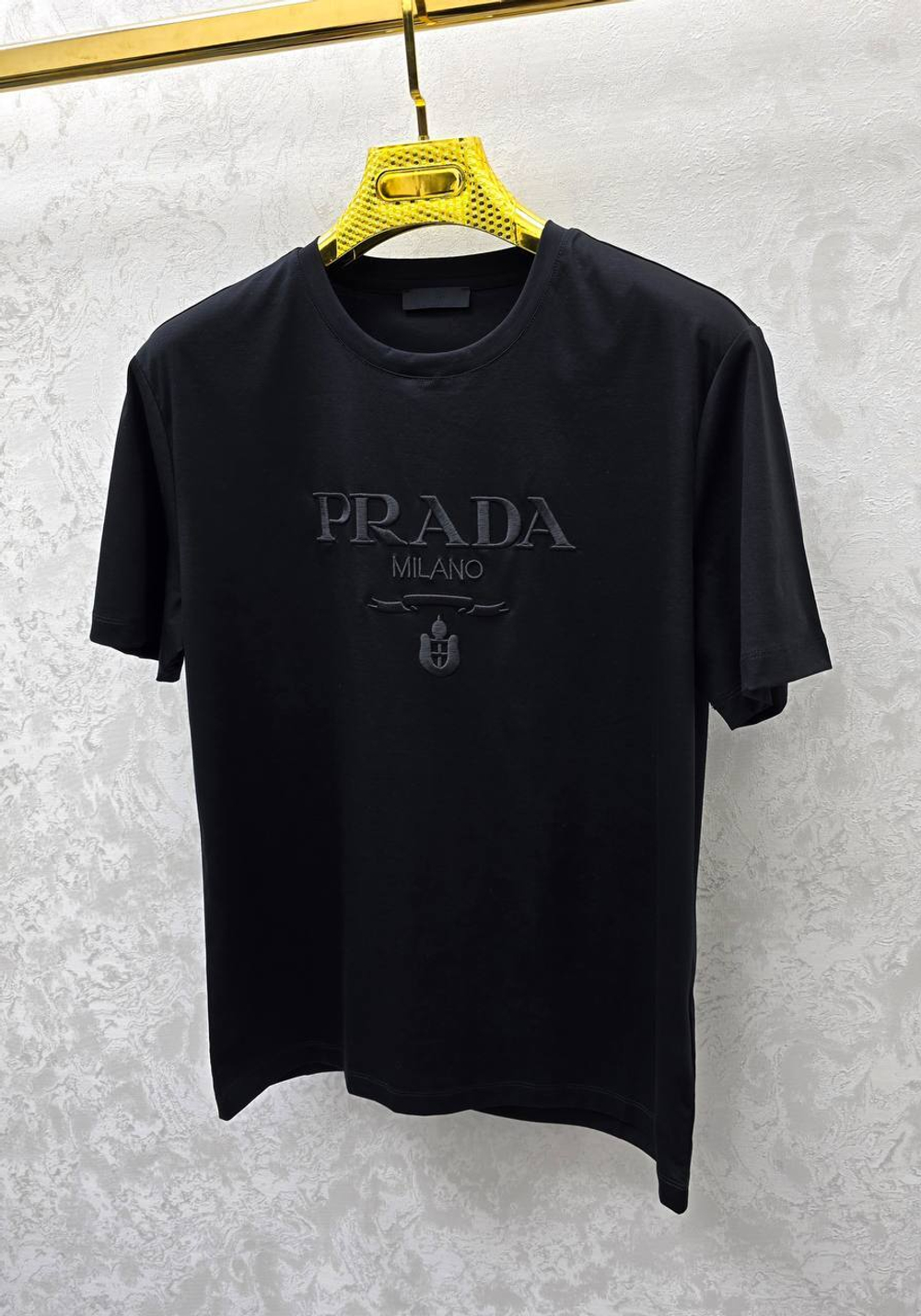 Футболка Prada