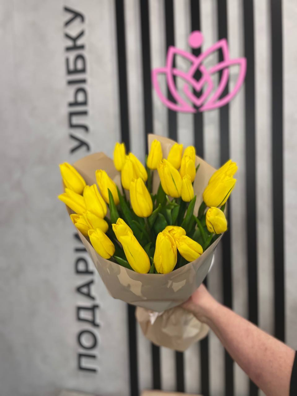 Букет 25 желтых тюльпанов