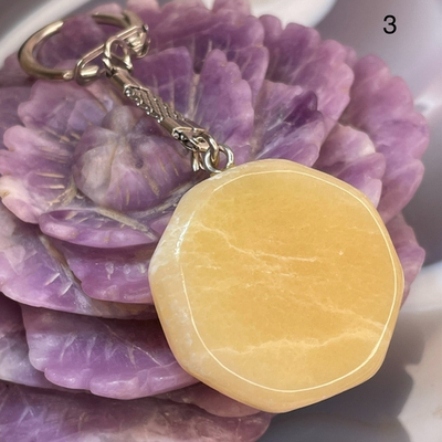 43669 Оникс желтый Брелок восьмигранник 30мм