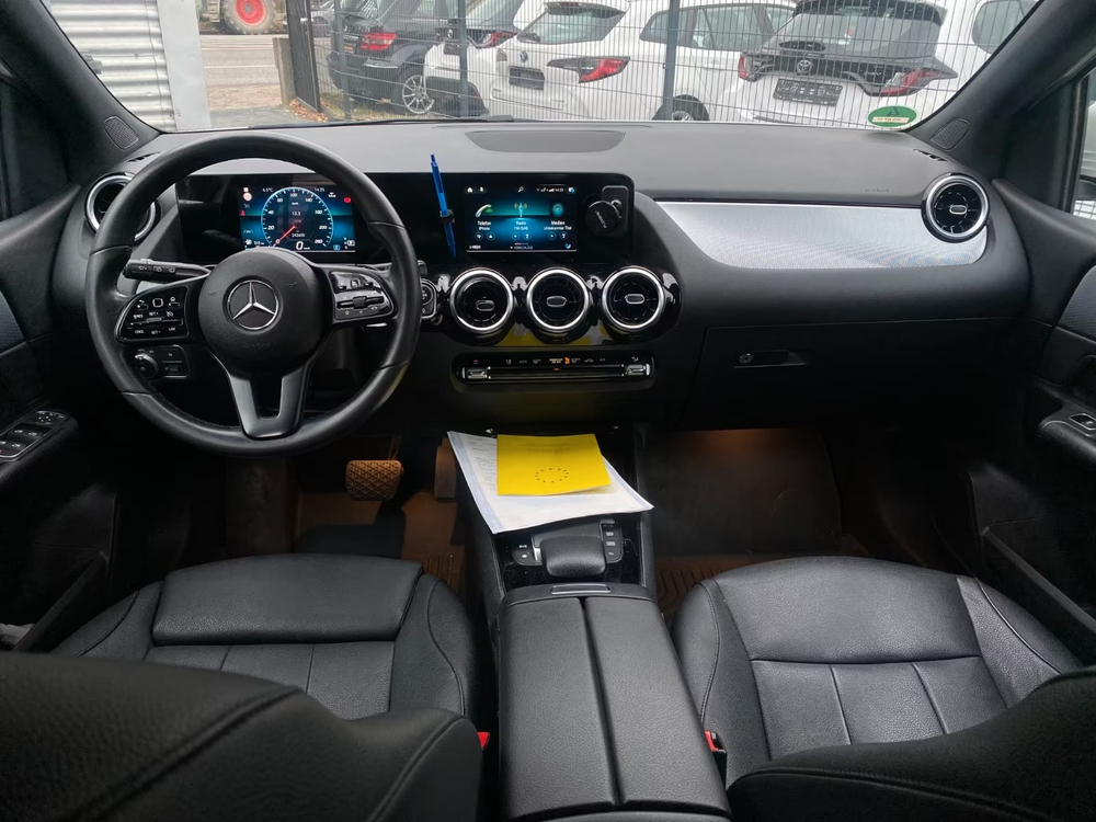 Mercedes-Benz B 180